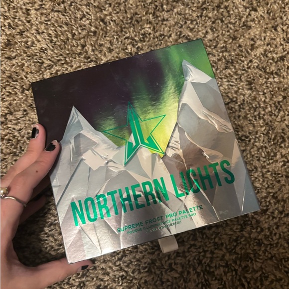Jeffree Star Northern Lights Highlighter Palette - Green and Silver - Picture 1 of 2